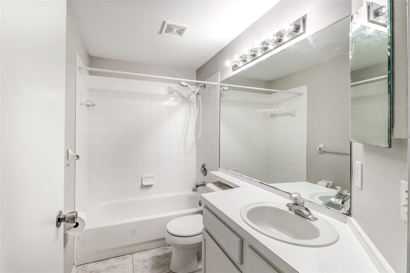 QUAIL HOLLOW VILLAGE - Residential Lease