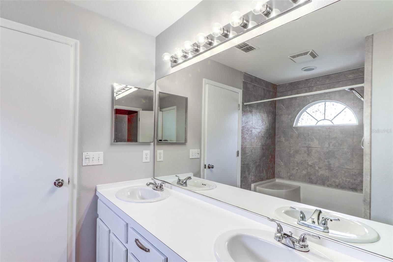 QUAIL HOLLOW VILLAGE - Residential Lease