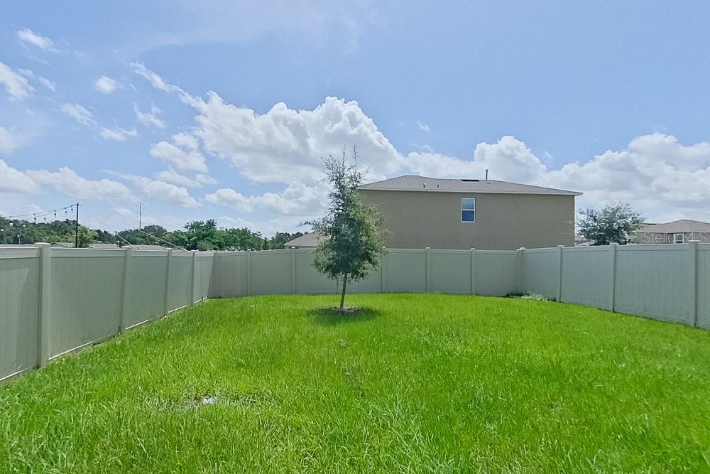 LAKE GRIFFIN RESERVE - Residential Lease