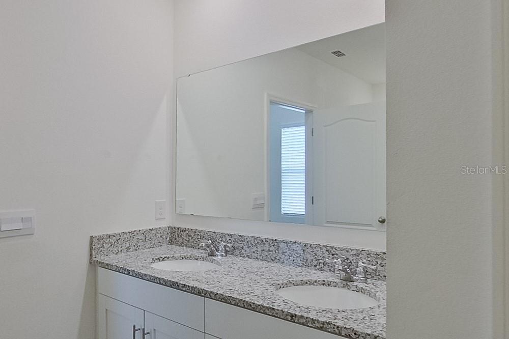 LAKE GRIFFIN RESERVE - Residential Lease