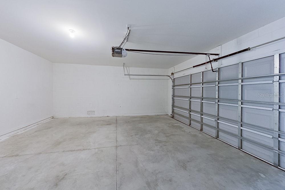 LAKE GRIFFIN RESERVE - Residential Lease