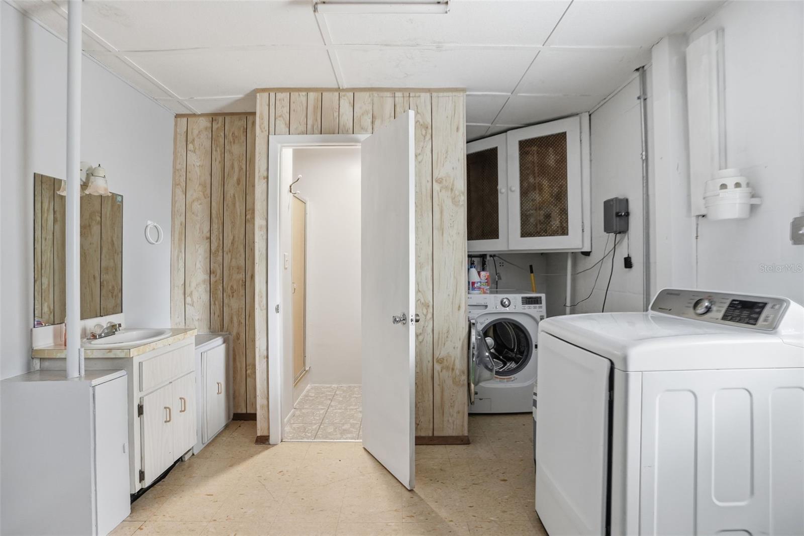 THE LAKES - Residential