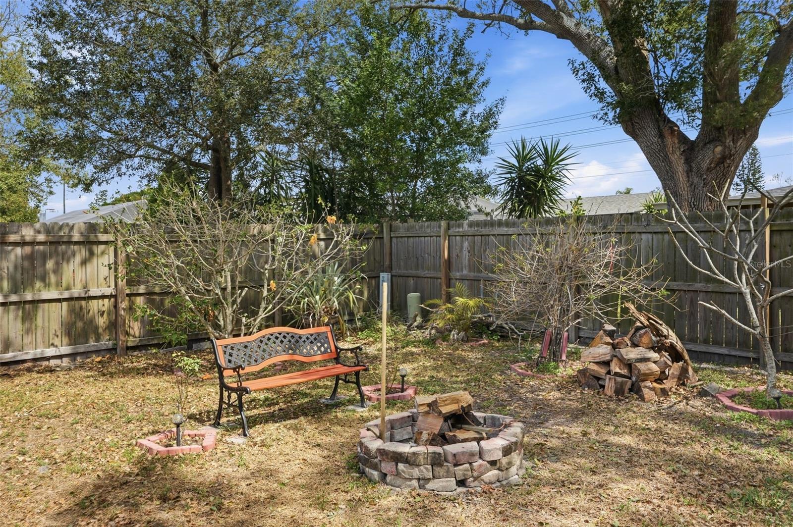 THE LAKES - Residential