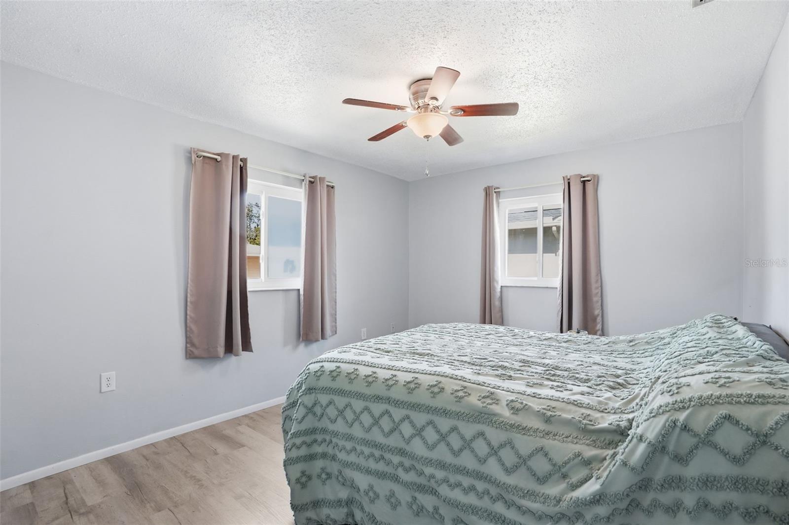 THE LAKES - Residential