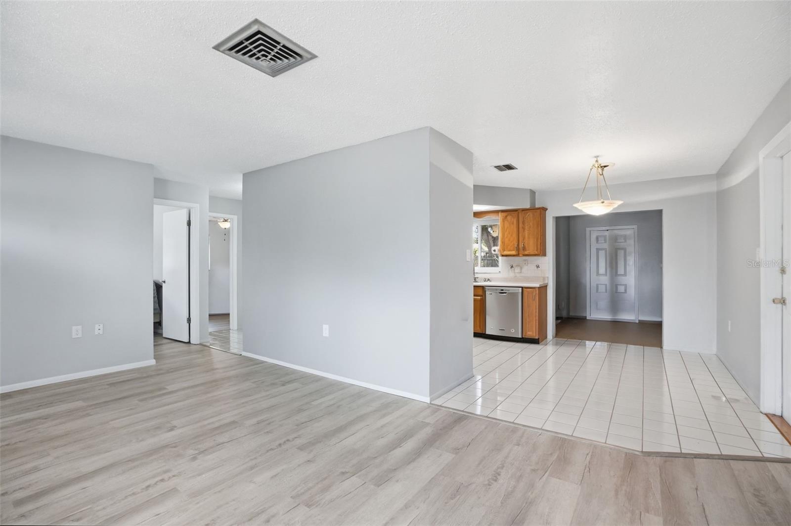 THE LAKES - Residential