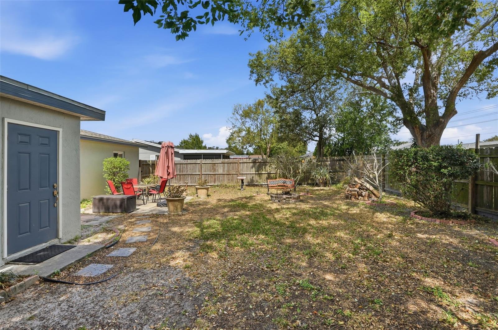 THE LAKES - Residential