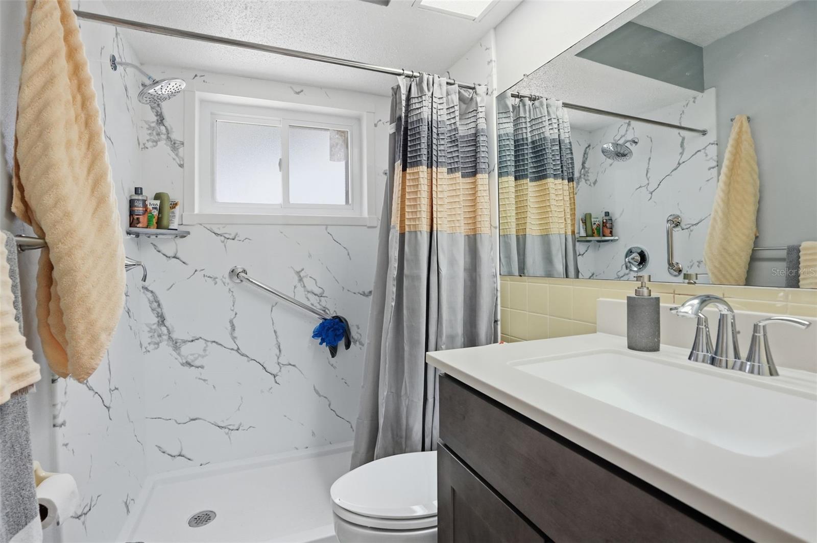 THE LAKES - Residential