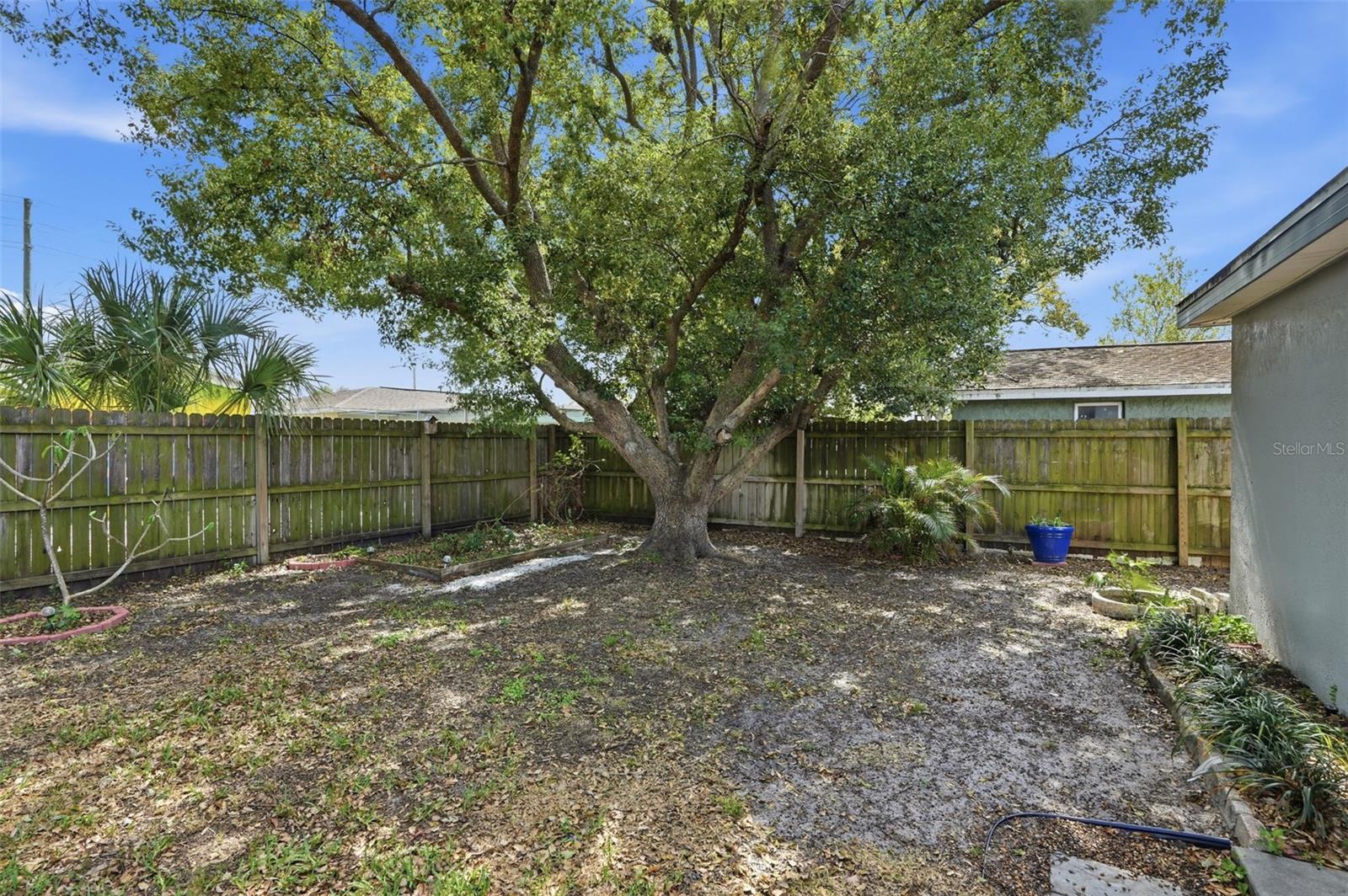 THE LAKES - Residential