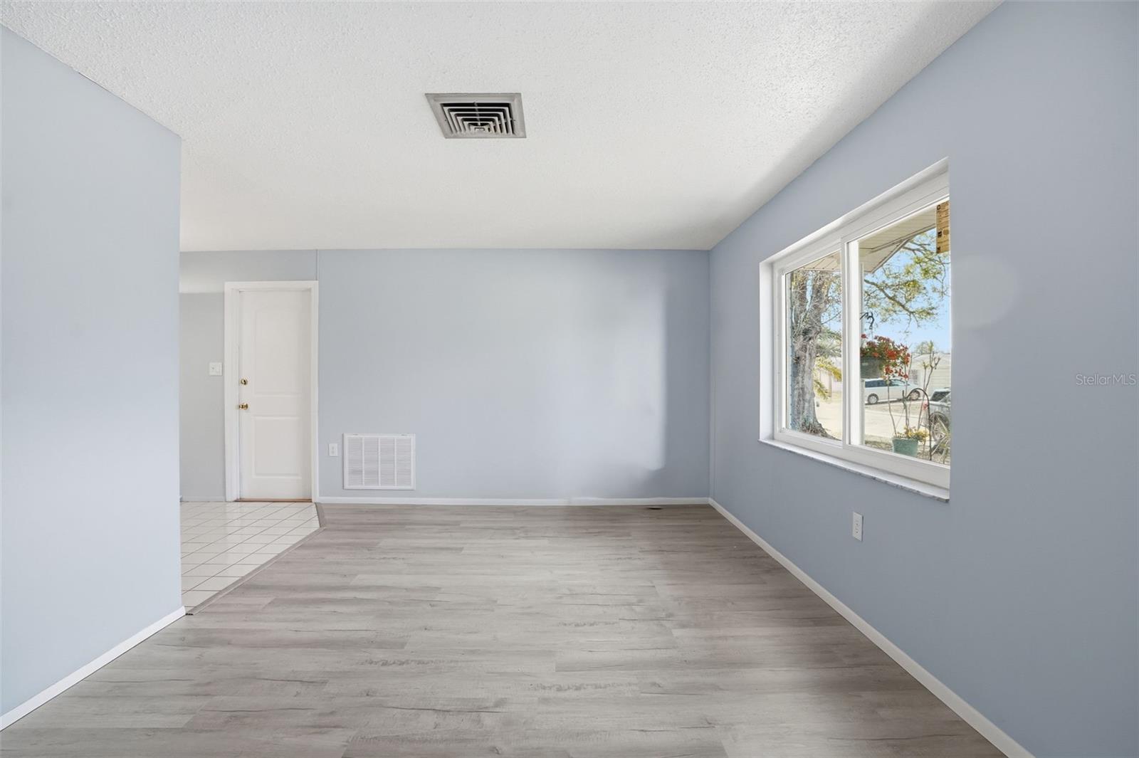 THE LAKES - Residential