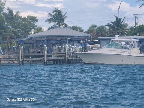 A home in LONGBOAT KEY