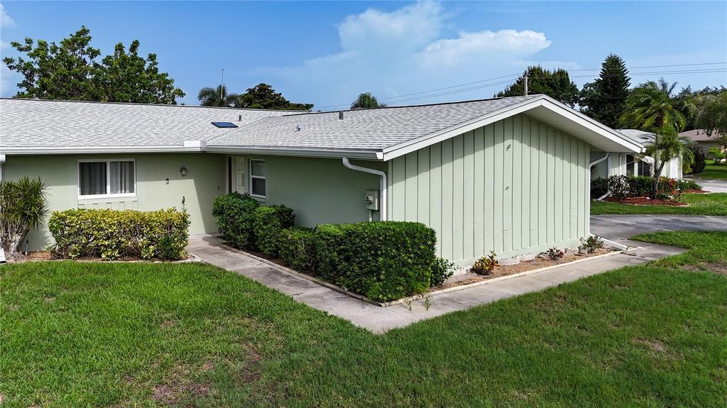 Photo of 5585 Pendlewood Lane, Fort Myers, FL 33919 (MLS # C7511794)