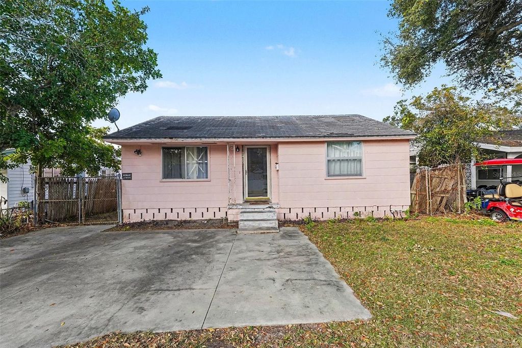 Photo of 2405 44th Street S, St Petersburg, FL 33711 (MLS # TB8467991)