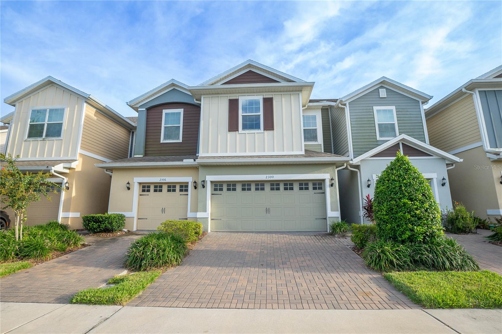 Welcome to this stunning 3-bedroom, 2.5-bathroom townhome in the heart of Orlando’s Wetherbee area, ideally located near Landstar Blvd, OIA, and Lake Nona Medical City. Step inside to freshly painted walls and a remodeled kitchen featuring custom quartz countertops with a honed finish, farmhouse-style cabinets, gold-accented pendant lights and handles, a kitchen island, and stainless steel appliances. The first floor and upstairs bathrooms boast sleek tile flooring, while all bedrooms are carpeted for comfort. The spacious master suite offers a tray ceiling, a walk-in closet, and a remodeled en-suite with dual sinks, quartz countertops, modern lighting, and mirrors. Ceiling fans enhance every bedroom.
Additional features include a spandrel understairs closet for extra storage, a laundry room with ample cabinetry, a two-car garage, and a private patio with a privacy panel. Enjoy community amenities like a cabana pool, playground, and included grounds maintenance. With convenient access to the 417 Greenway, 528, and Florida Turnpike, this home is minutes from shopping, dining, and entertainment.
Don’t miss this move-in-ready townhome in a prime Orlando location. Call today to schedule a showing!