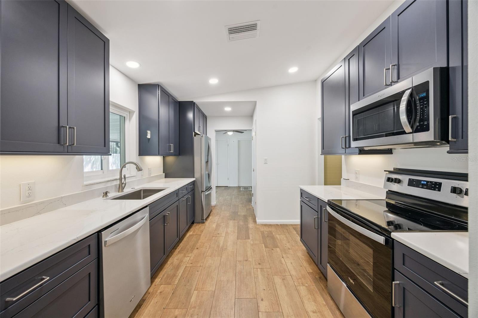 UMATILLA SMITH TURNER BLK - Residential