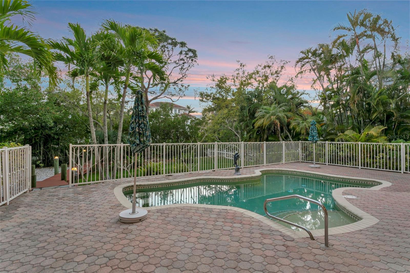 HAWKS HARBOR - Residential