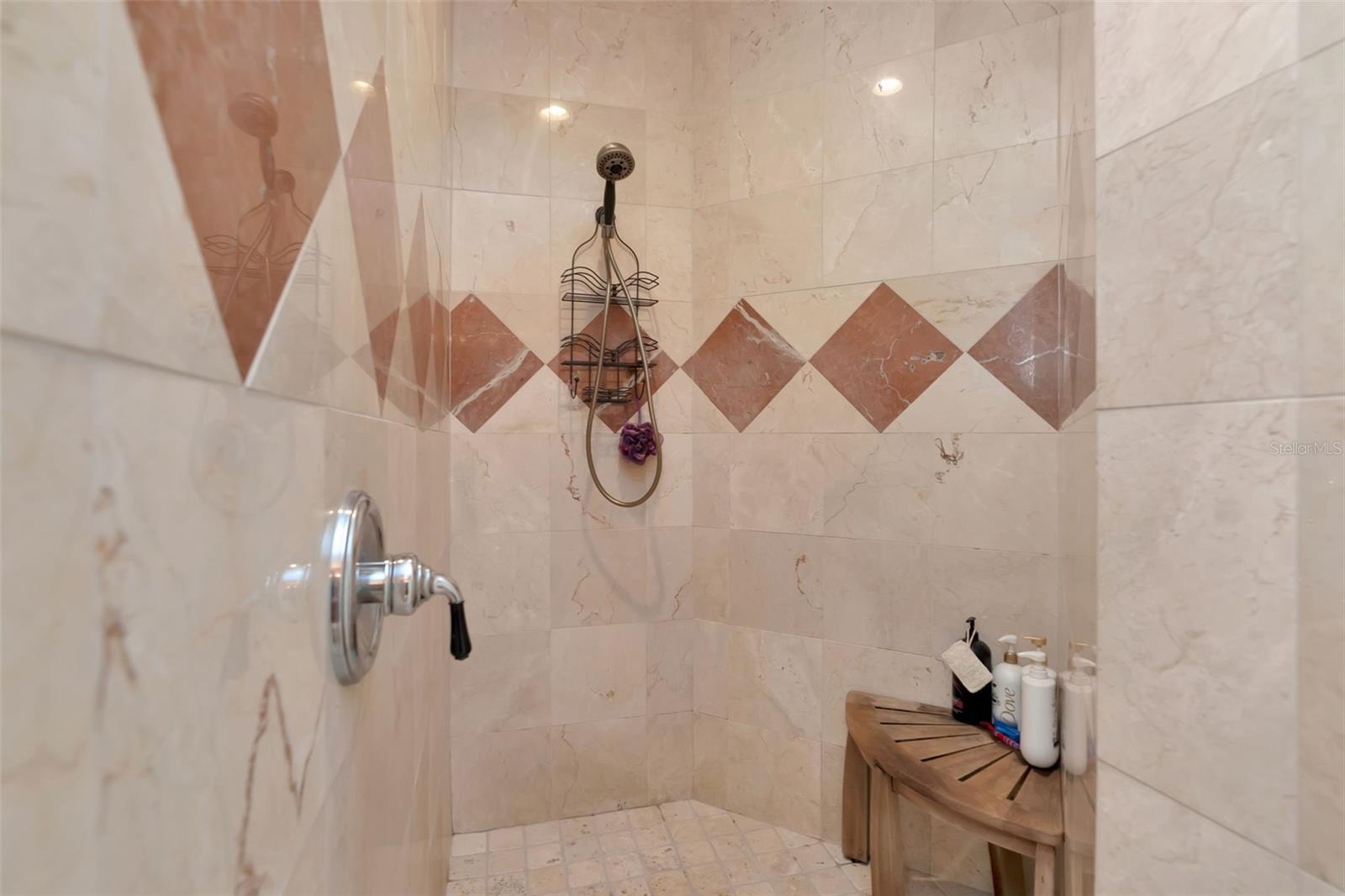 HAWKS HARBOR - Residential