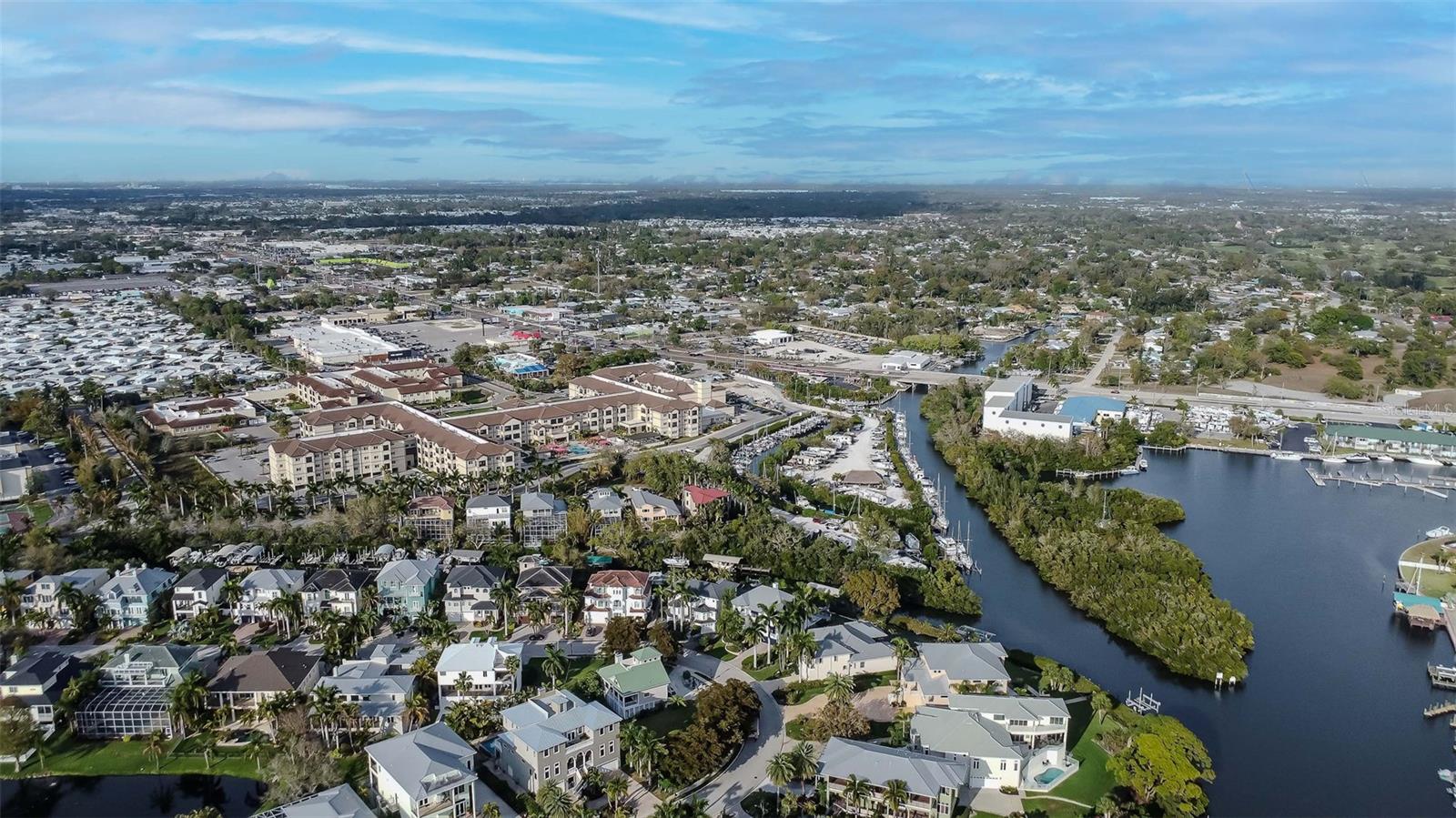 HAWKS HARBOR - Residential