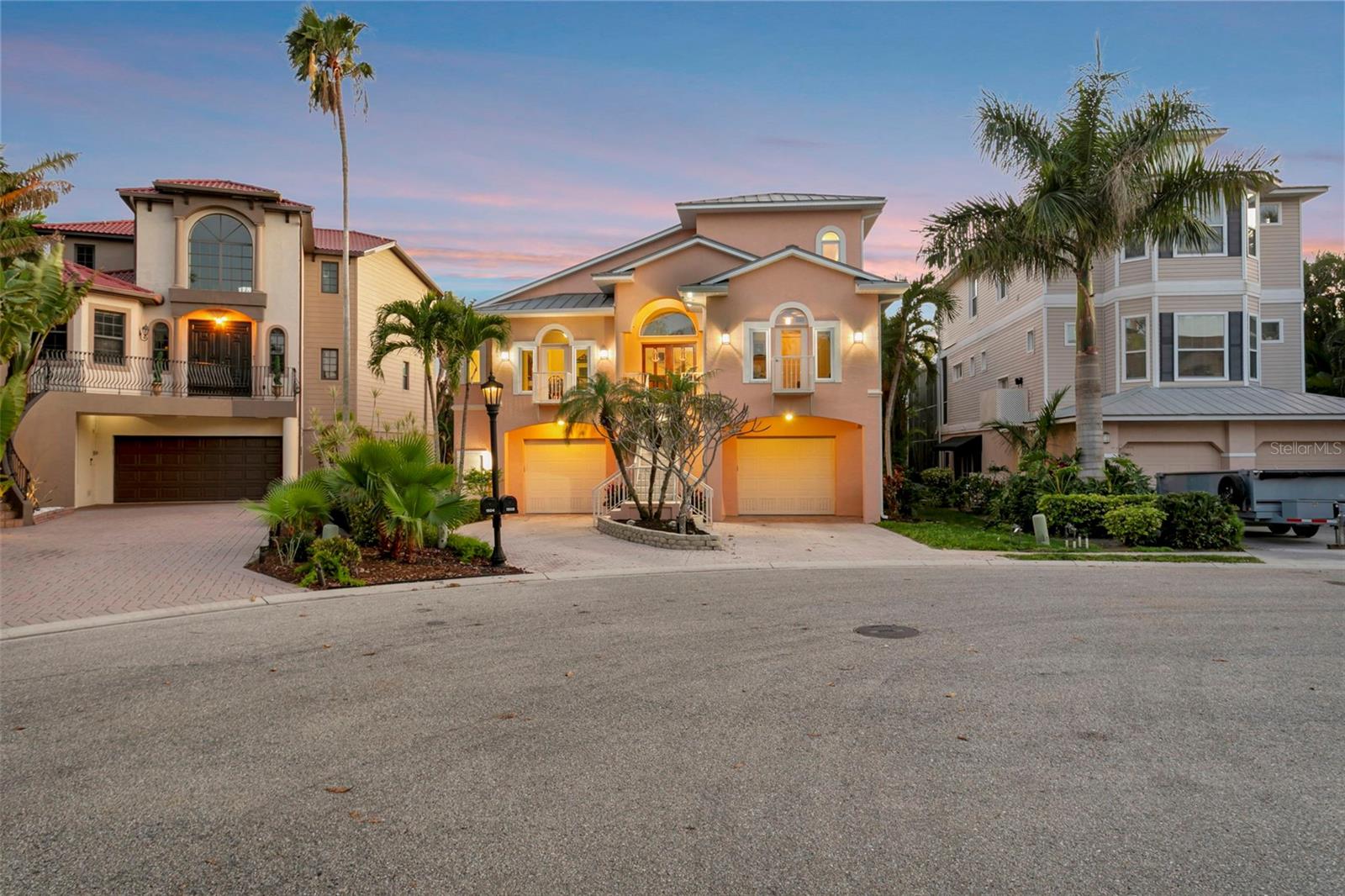 HAWKS HARBOR - Residential