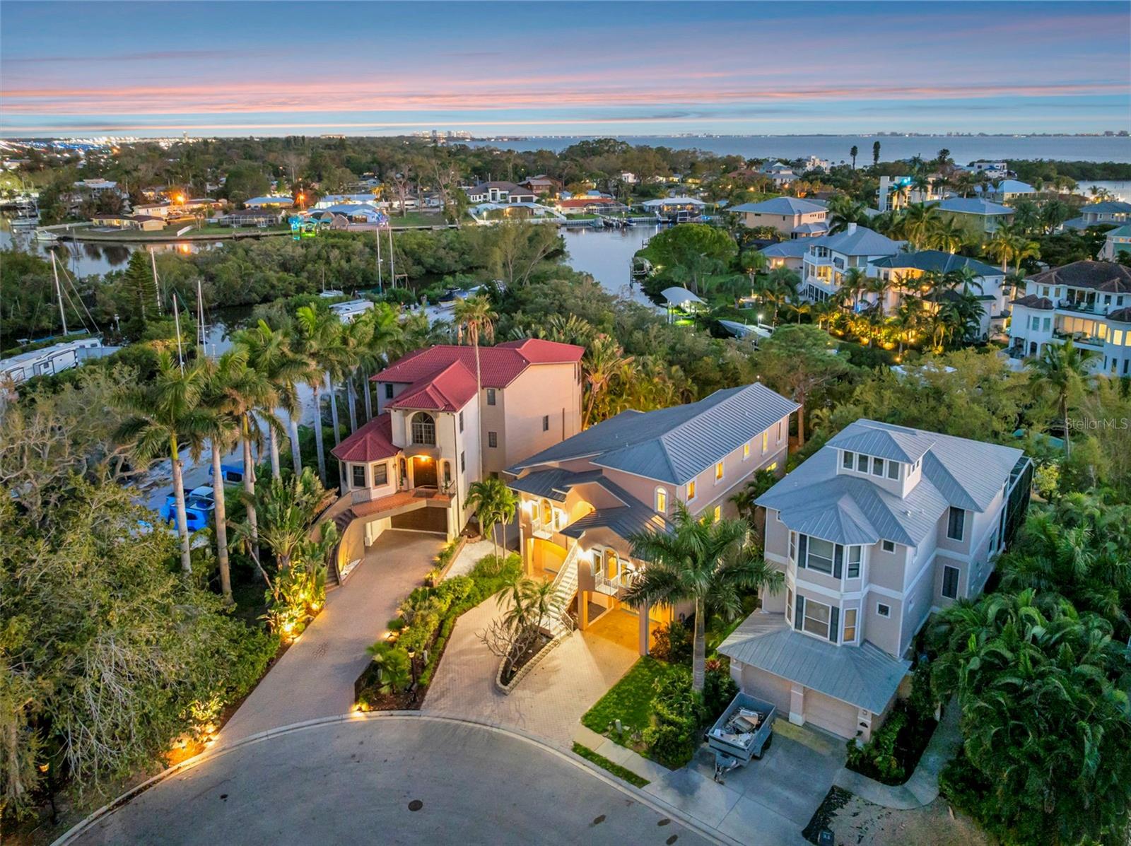 HAWKS HARBOR - Residential