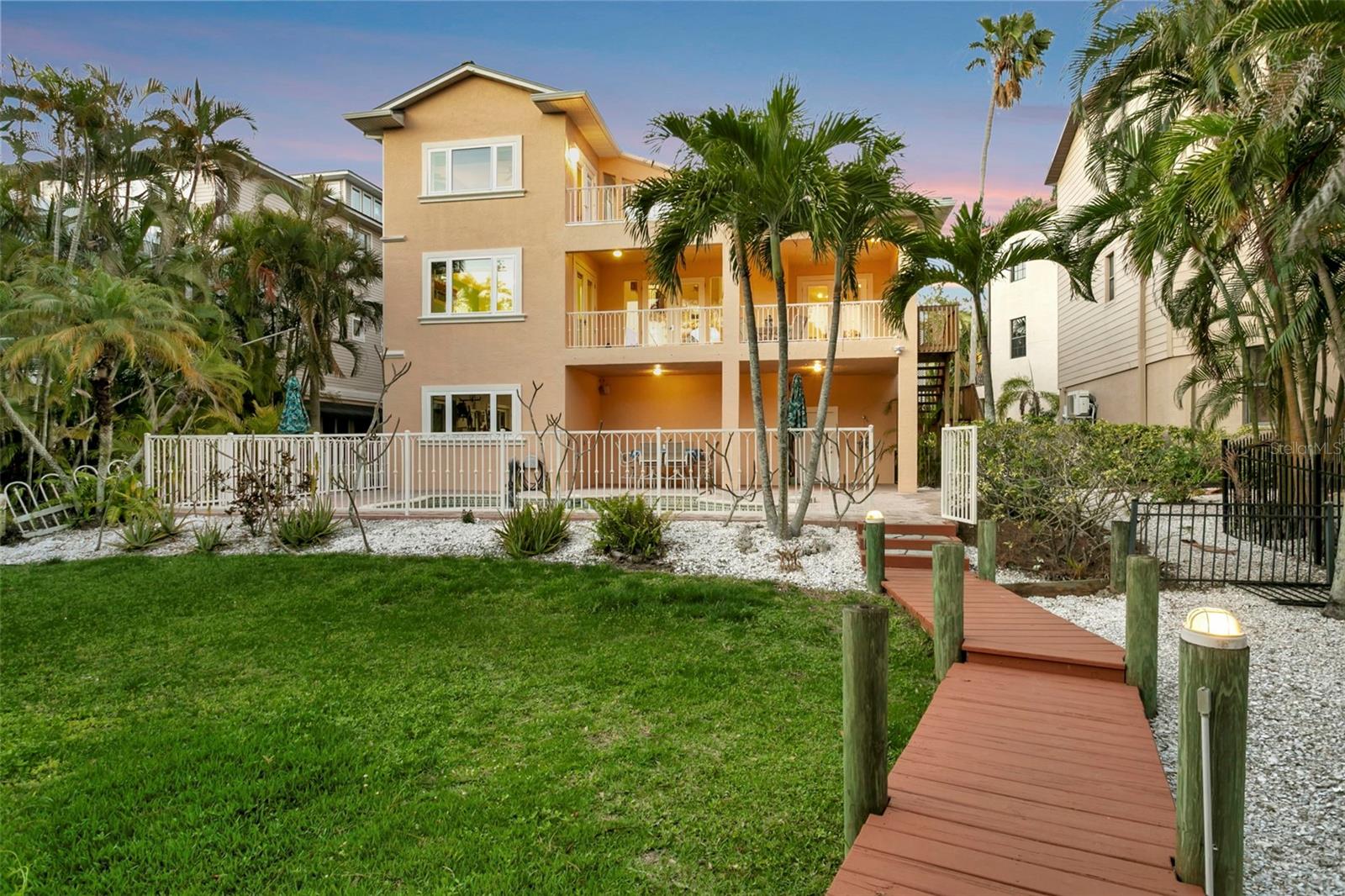 HAWKS HARBOR - Residential