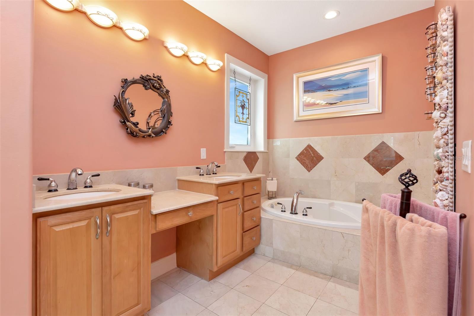 HAWKS HARBOR - Residential