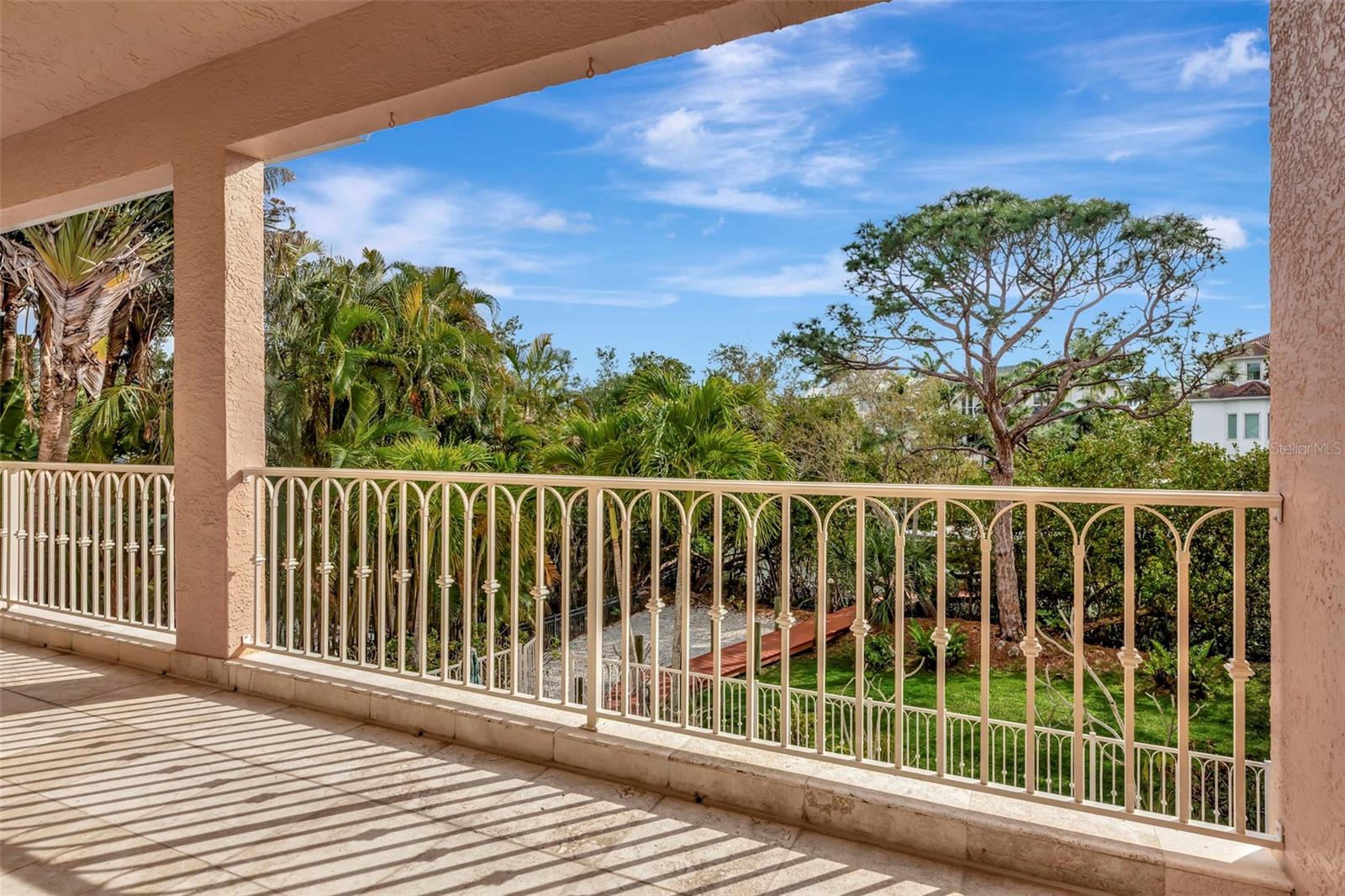 HAWKS HARBOR - Residential