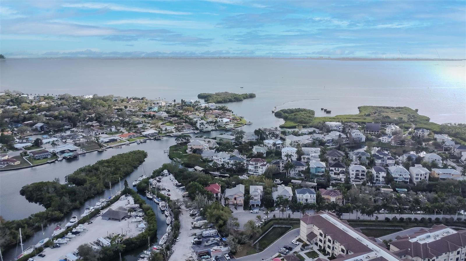 HAWKS HARBOR - Residential