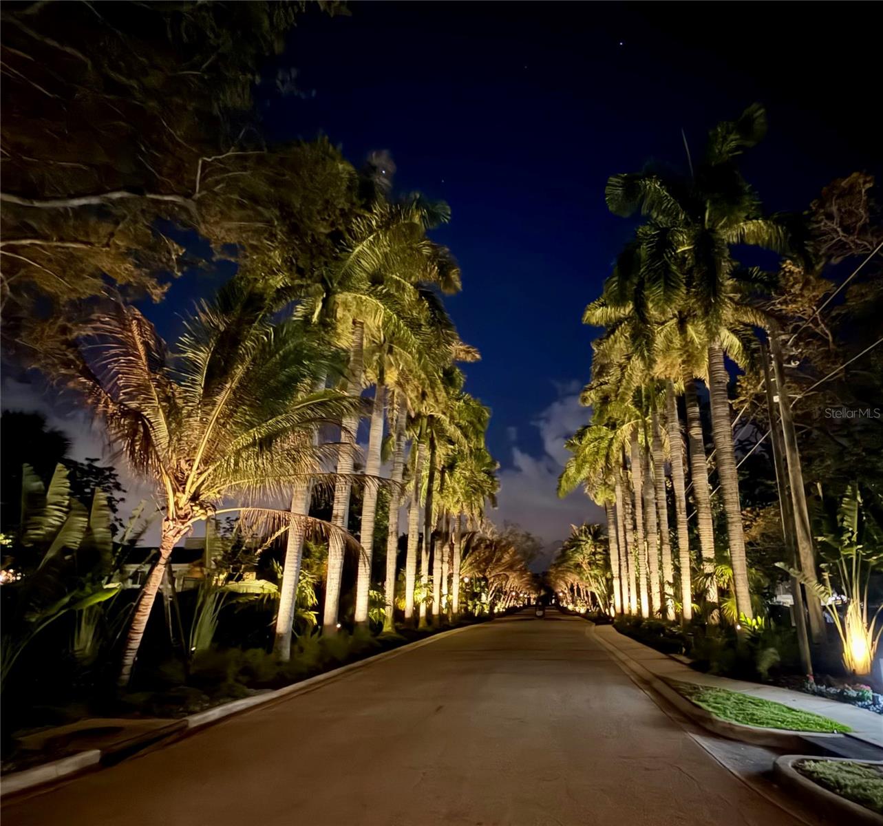 HAWKS HARBOR - Residential