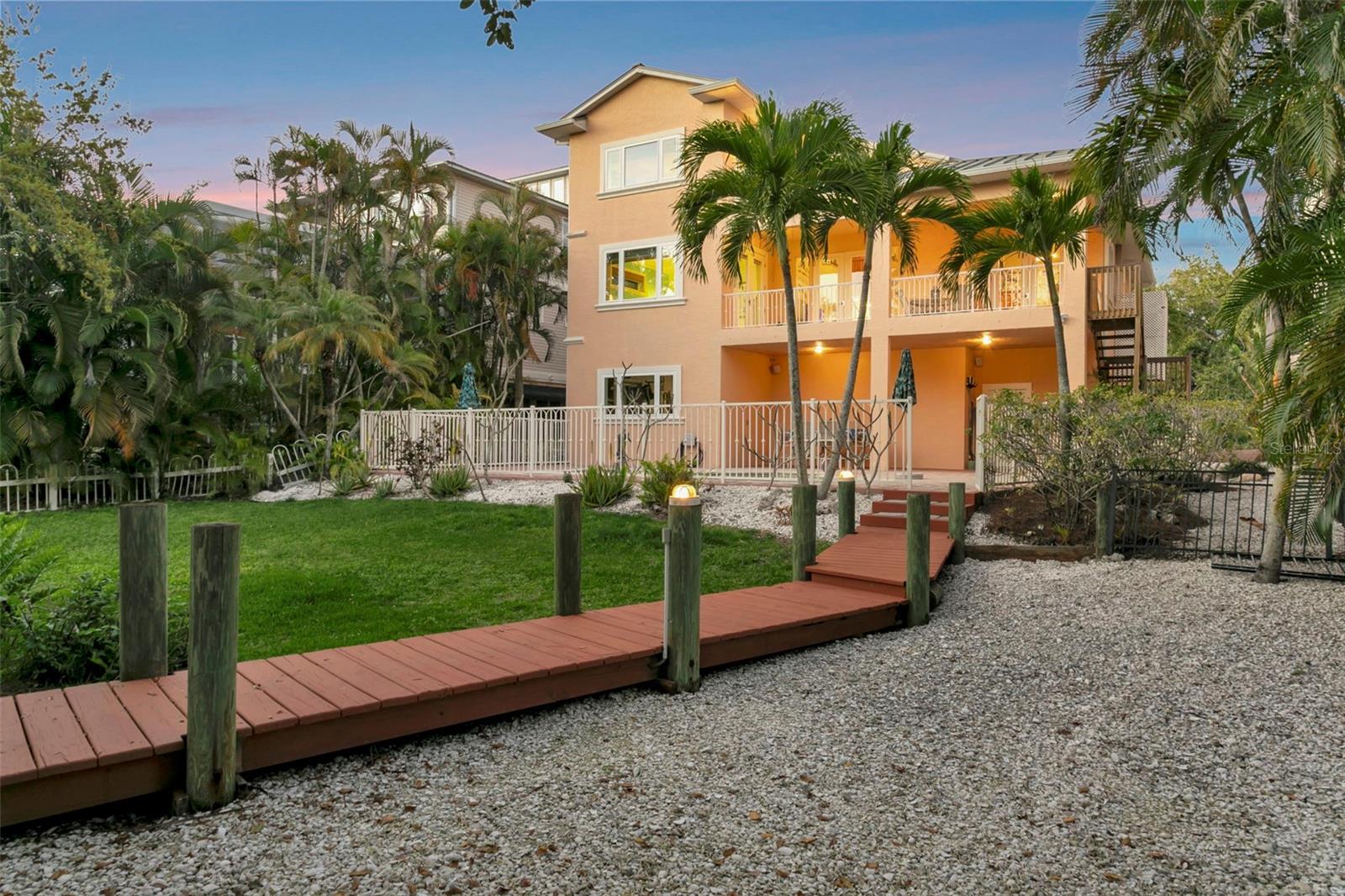 HAWKS HARBOR - Residential