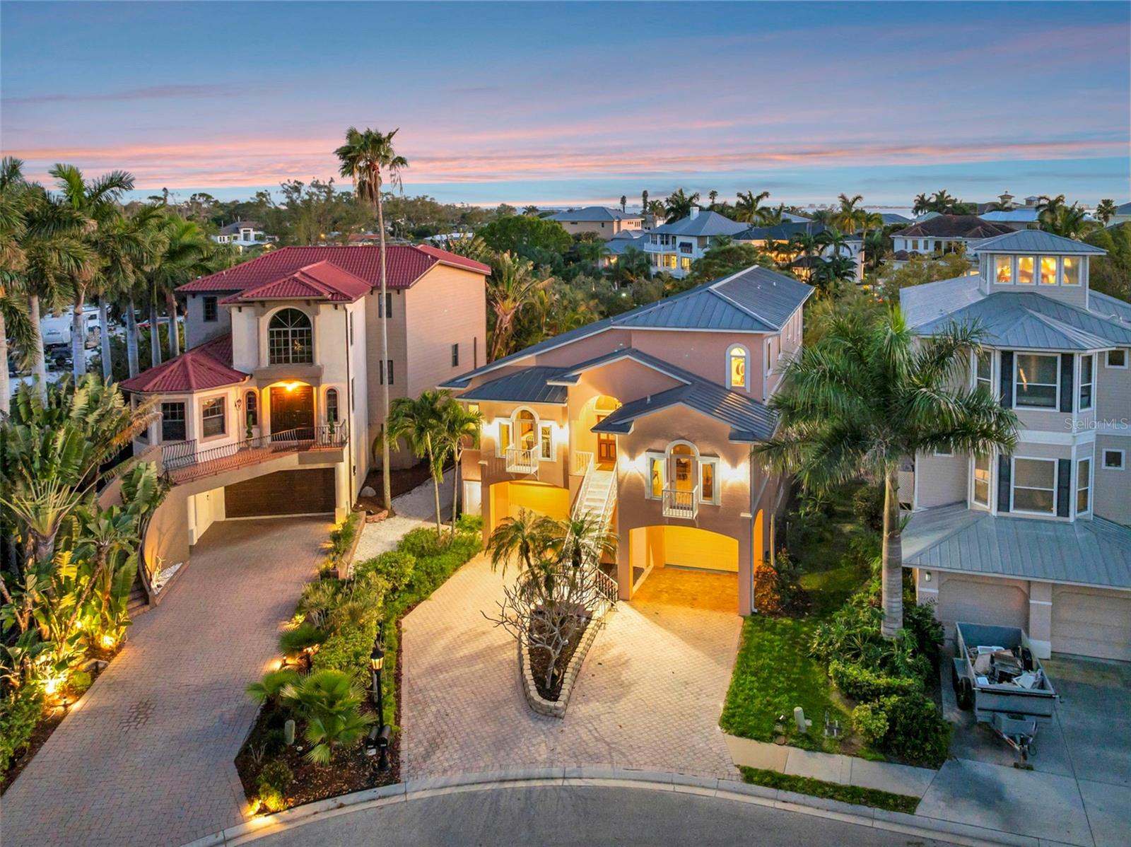 HAWKS HARBOR - Residential