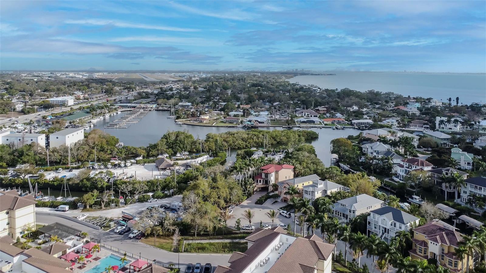 HAWKS HARBOR - Residential