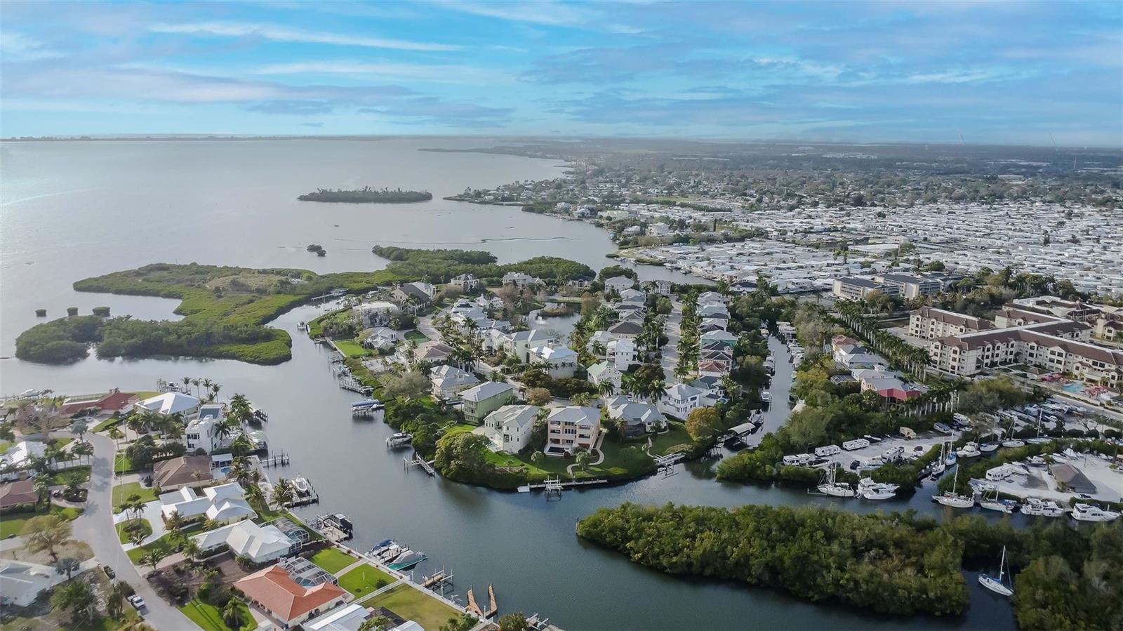 HAWKS HARBOR - Residential