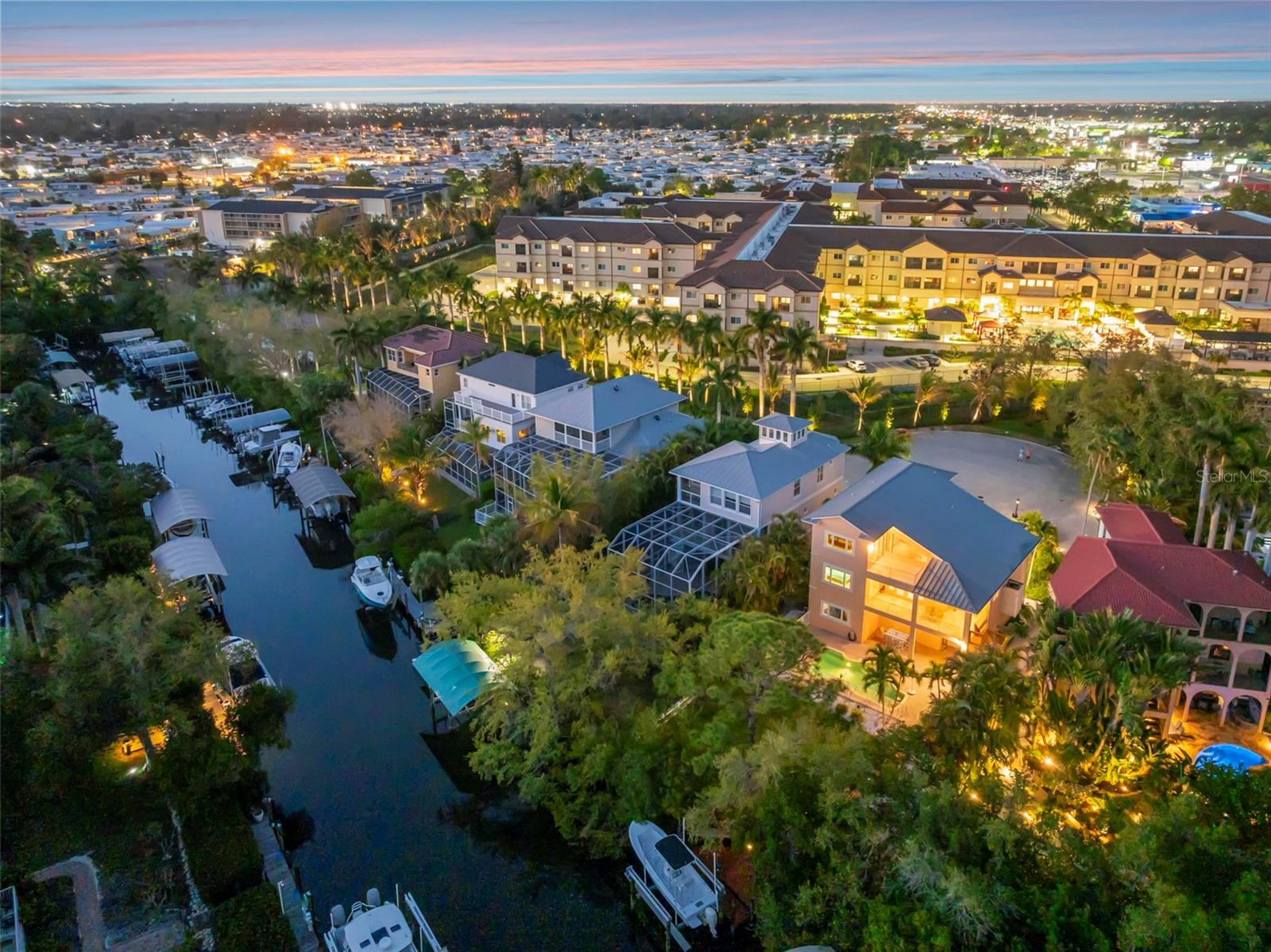 HAWKS HARBOR - Residential