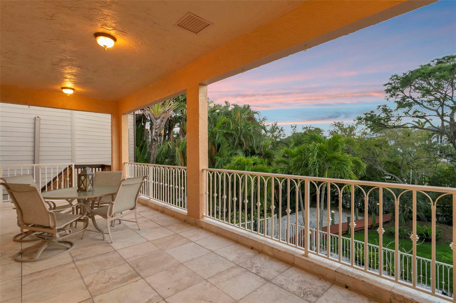 HAWKS HARBOR - Residential