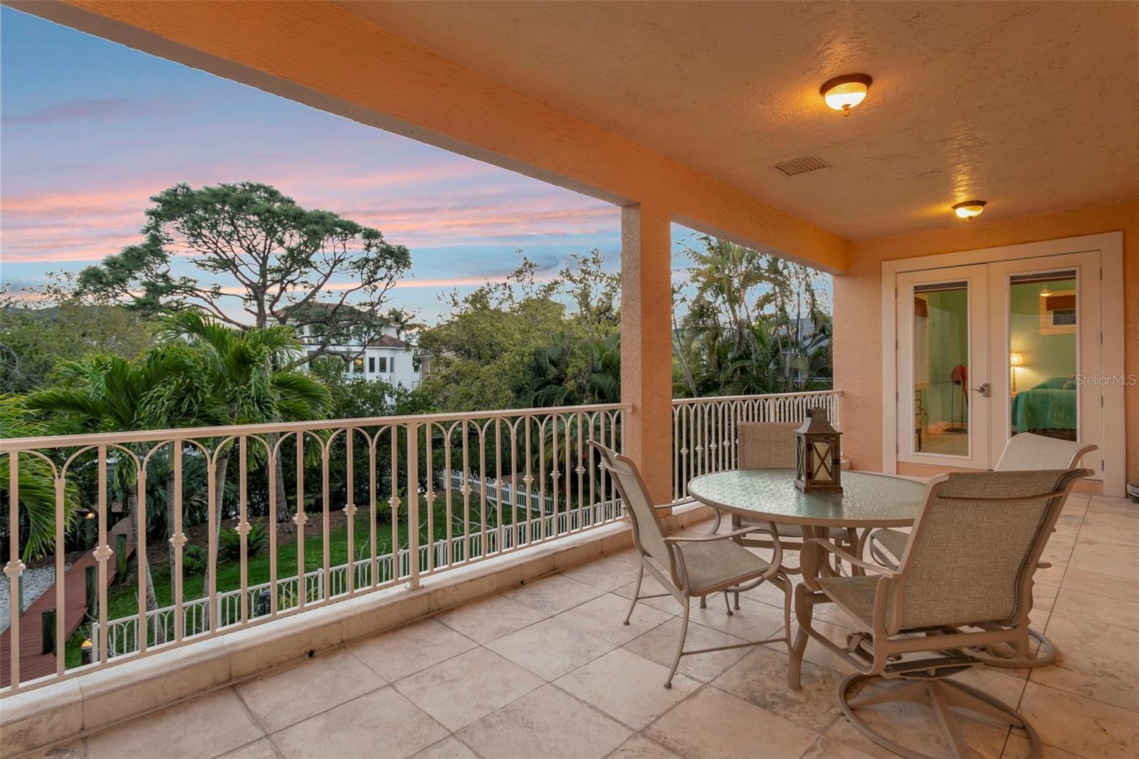 HAWKS HARBOR - Residential