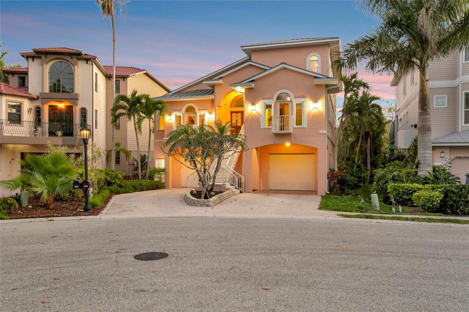 HAWKS HARBOR - Residential