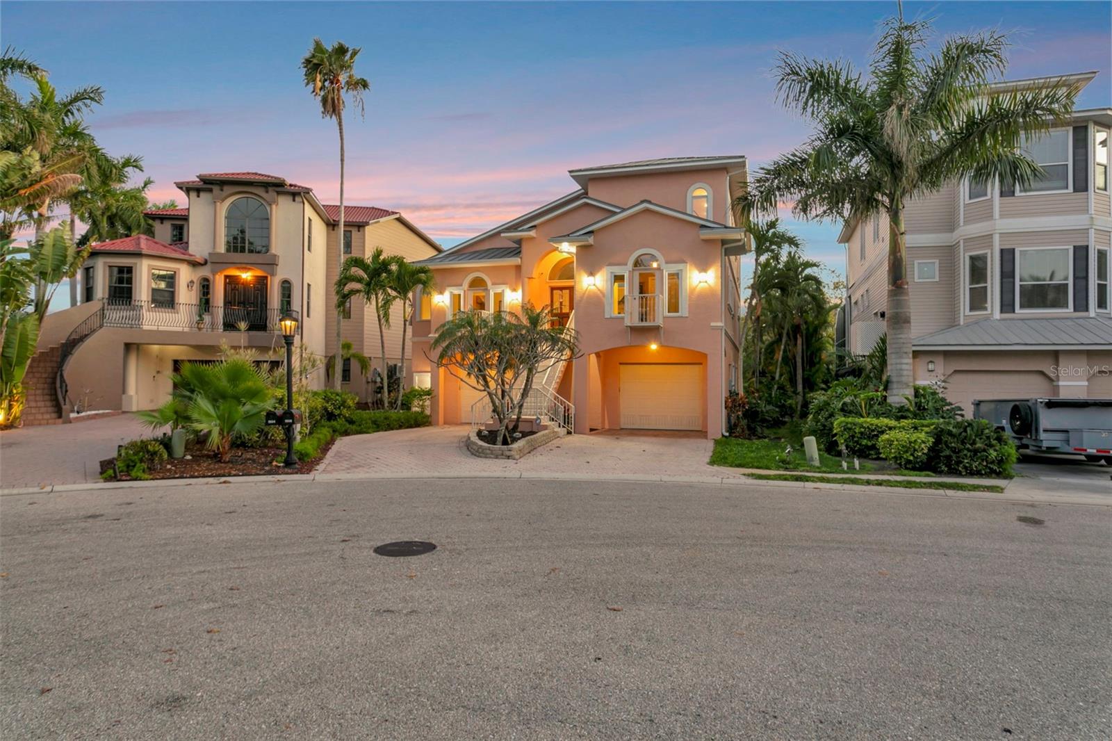 HAWKS HARBOR - Residential