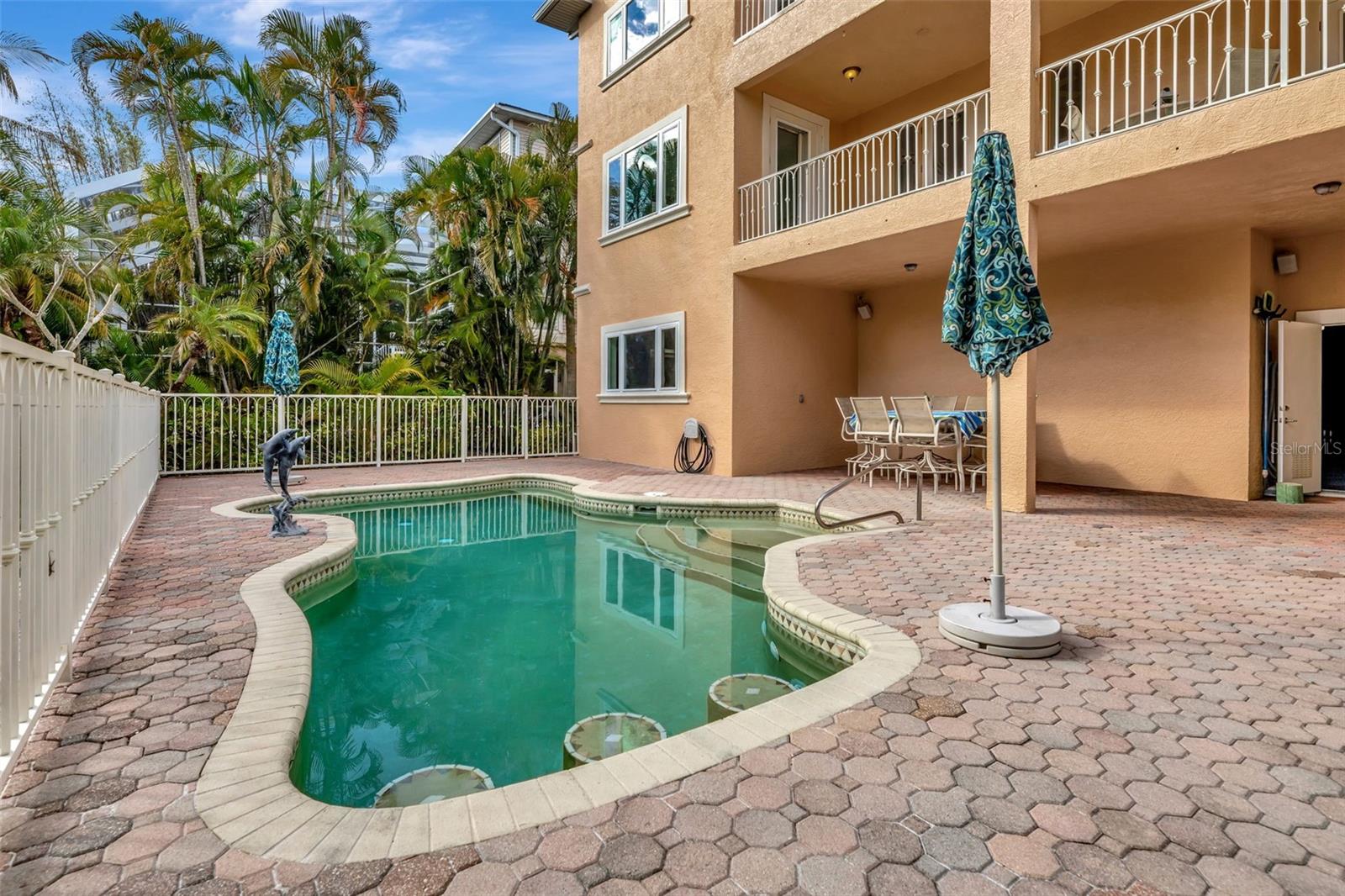 HAWKS HARBOR - Residential