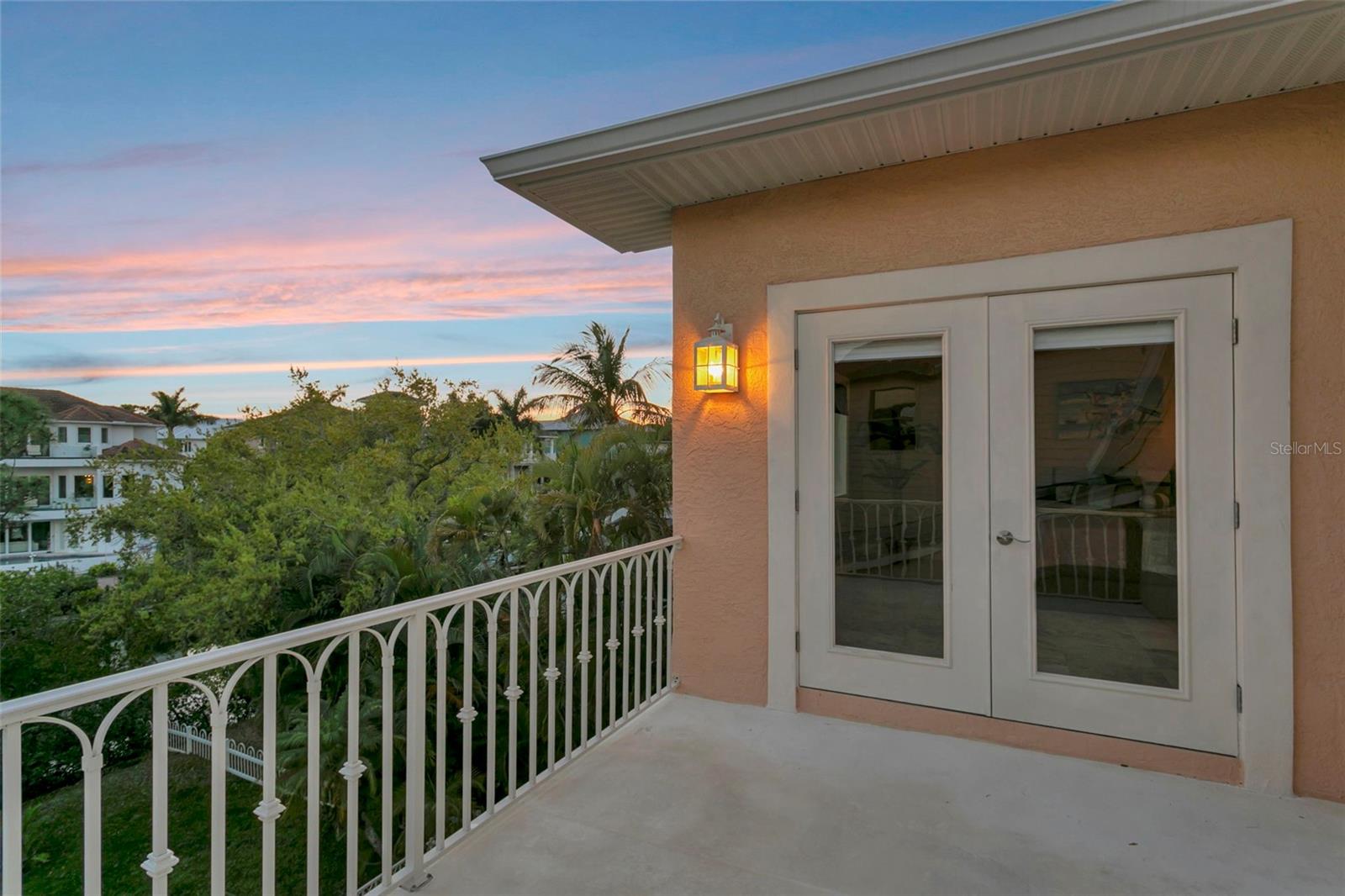 HAWKS HARBOR - Residential