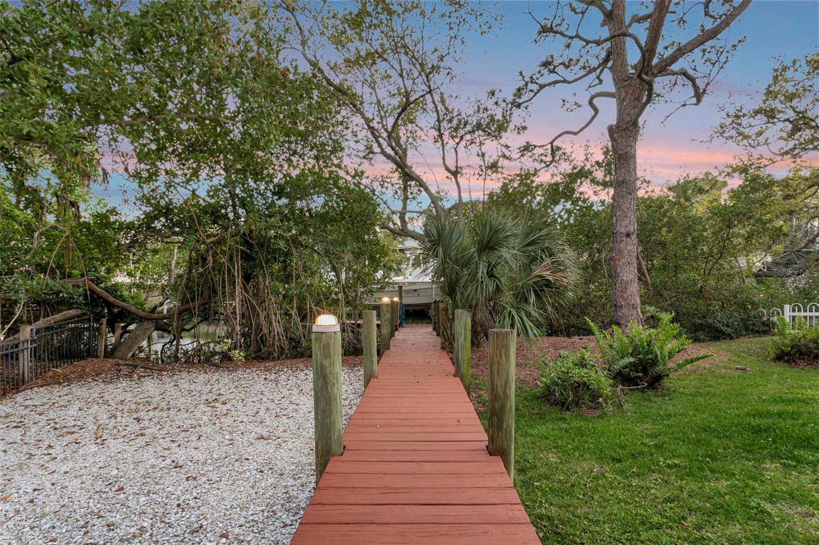 HAWKS HARBOR - Residential