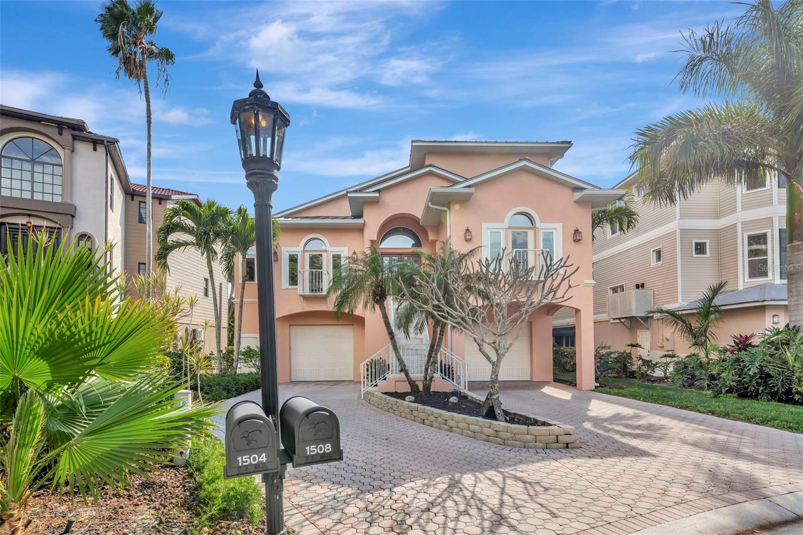 HAWKS HARBOR - Residential