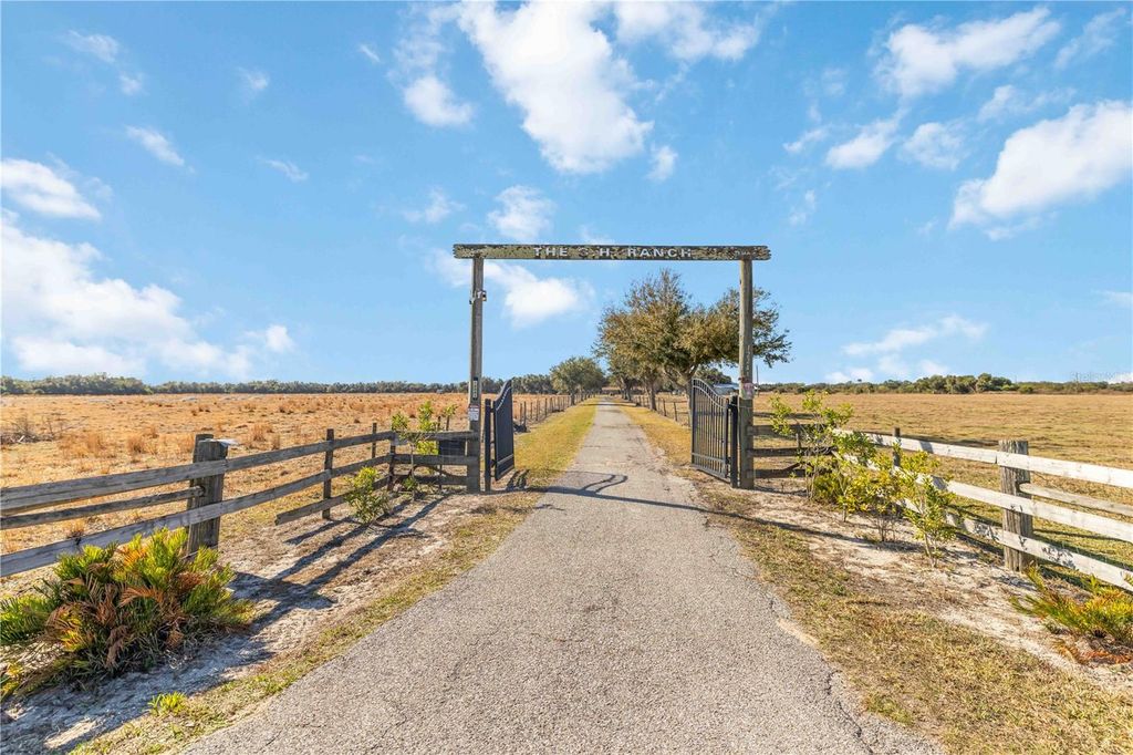 Photo of 12241 SW Gordon Hay Road, Arcadia, FL 34269 (MLS # N6142996)