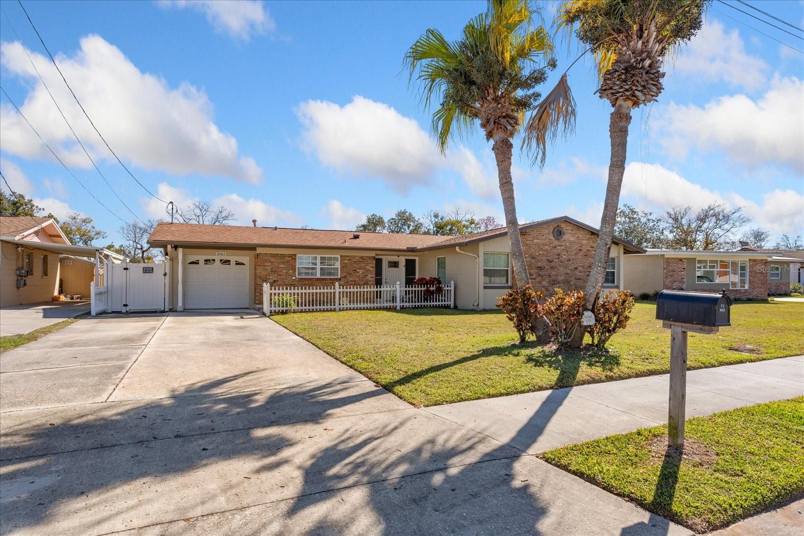 Casas a venda 1 - Jen Dantas 6503 BROCKBANK DRIVE