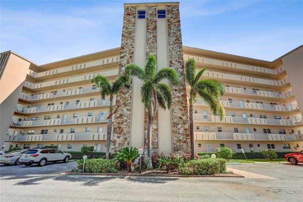 4040 IRONWOOD CIR APT 406F, BRADENTON, FL 34209 - Image 9c76ce34523df00109be28bdfd6341e4/914187362