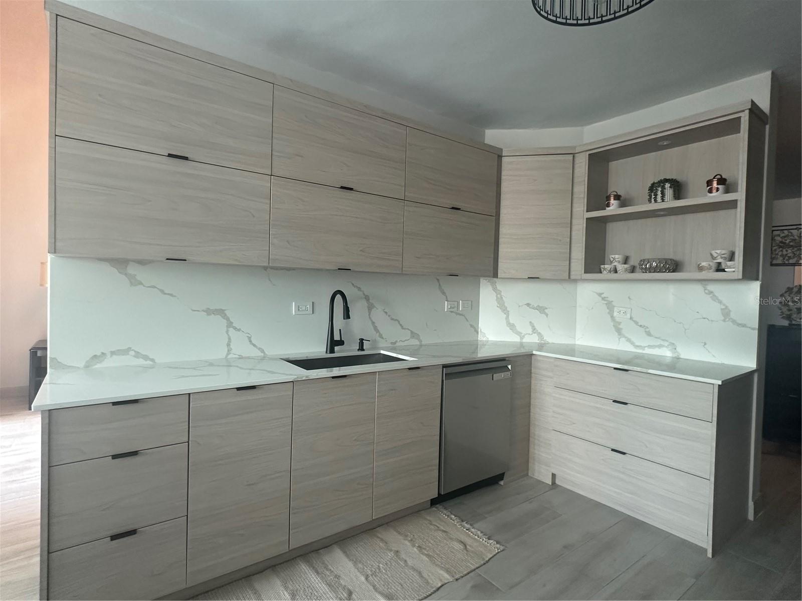 6690 Rd. ROYAL PALM COND. D-101