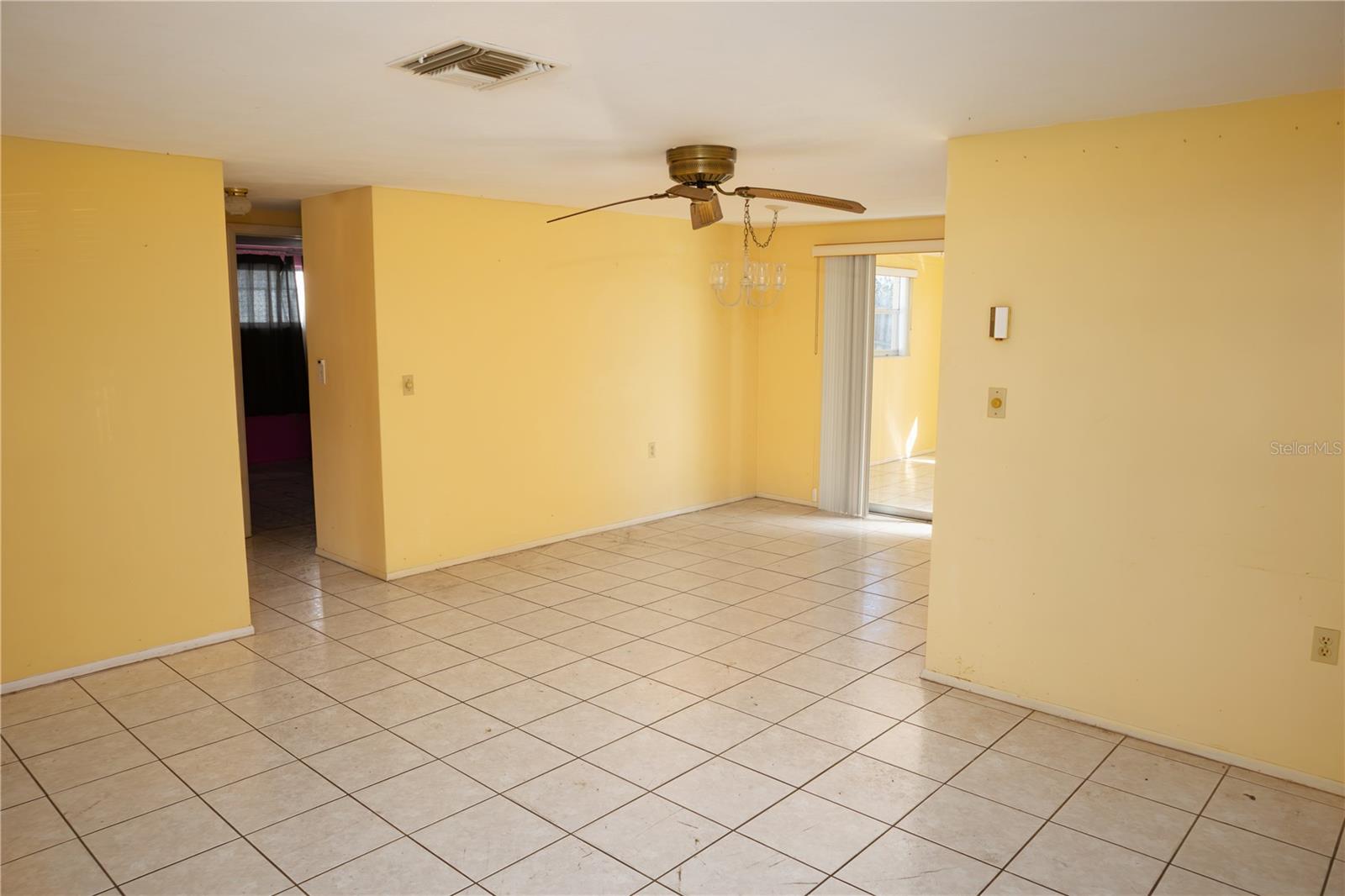 COLONIAL HILLS - Residential