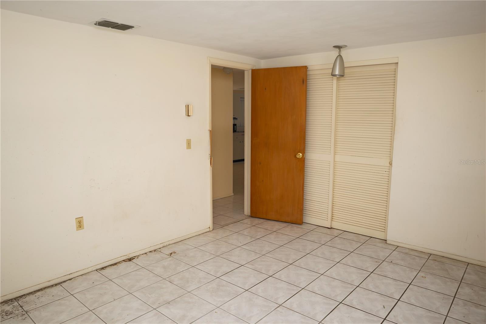 COLONIAL HILLS - Residential