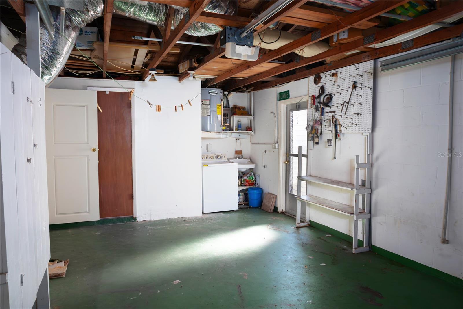 COLONIAL HILLS - Residential