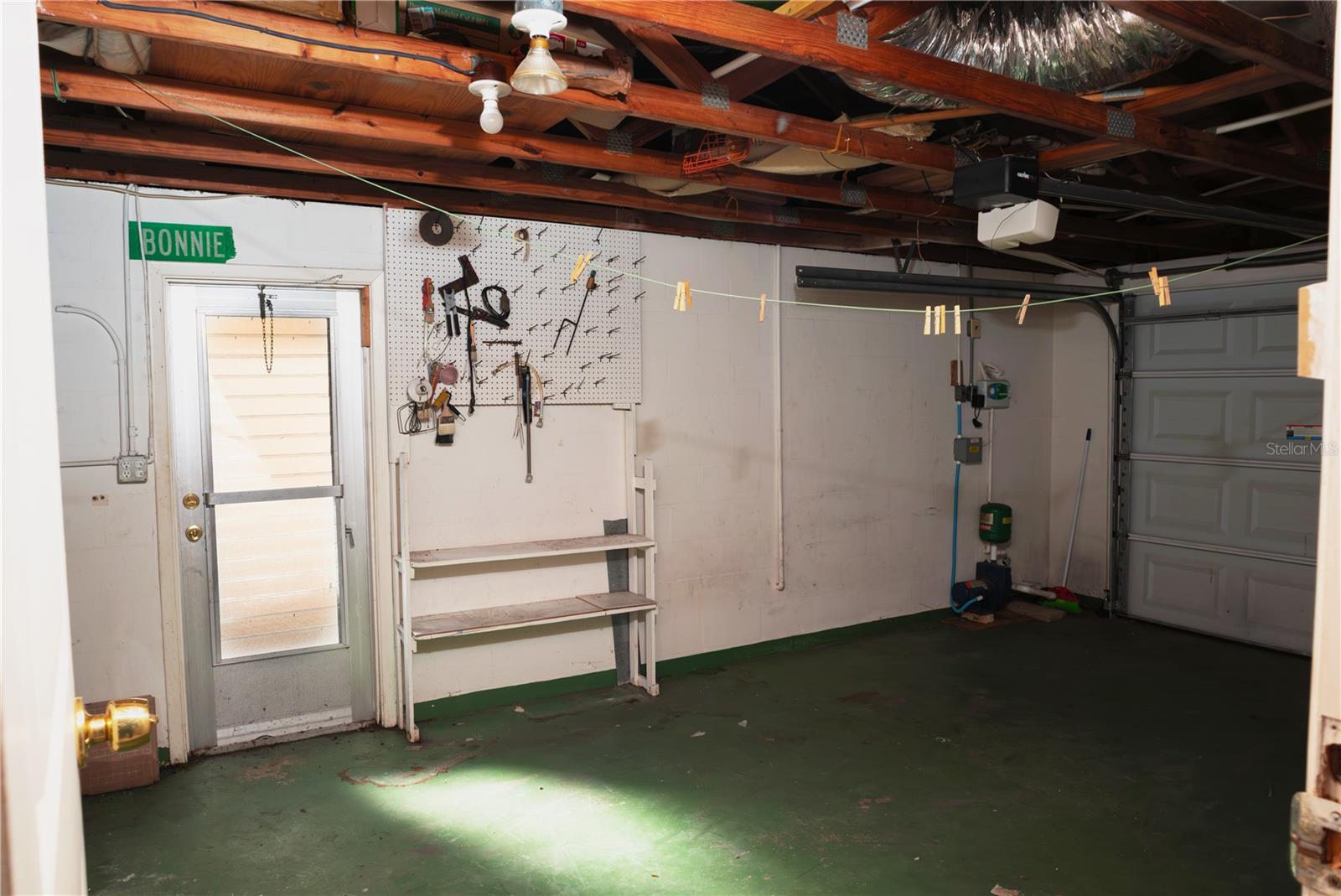 COLONIAL HILLS - Residential