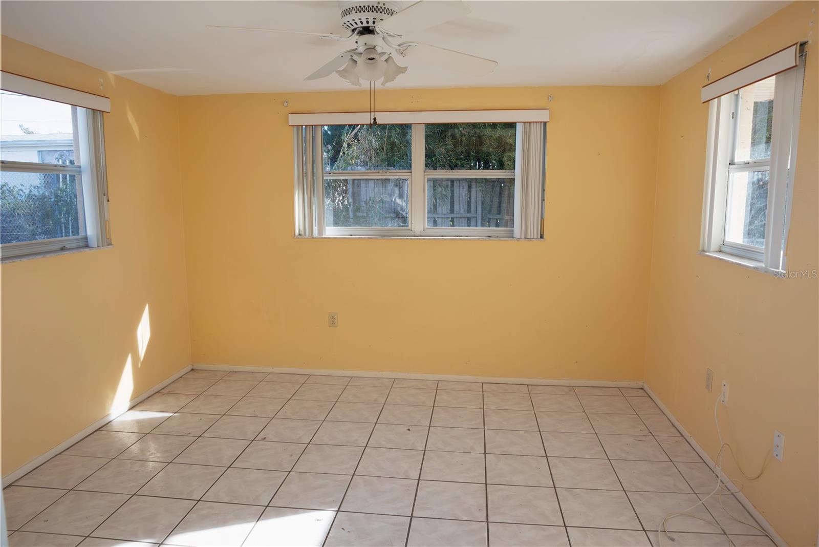 COLONIAL HILLS - Residential